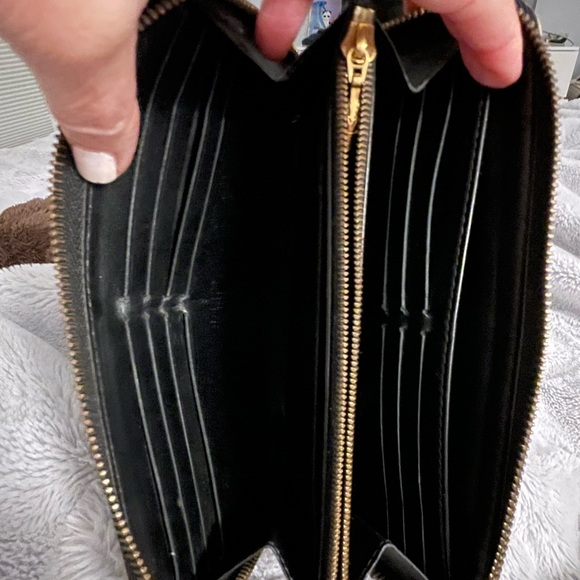 Authentic Louis Vuitton Zuhali Zippy Wallet - Picture 5 of 10